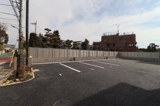 ペニーレーン石神井台A棟の駐車場