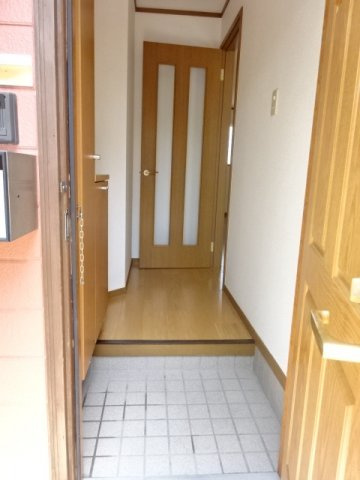 毎日通る玄関はこちらです