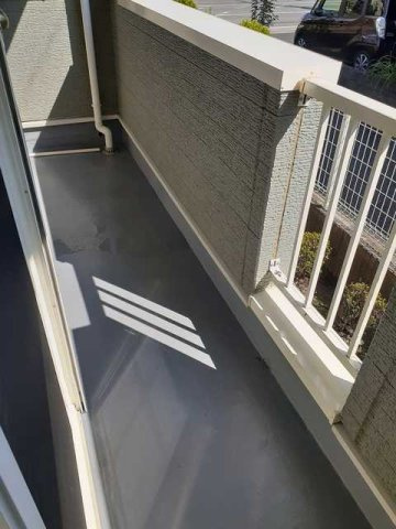 落ち着いた時間を過ごせるバルコニーです