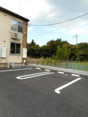 車をお持ちの方に嬉しい駐車場付きの物件です