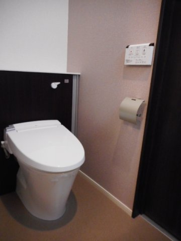 コンパクトで使いやすいトイレです