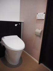 コンパクトで使いやすいトイレです