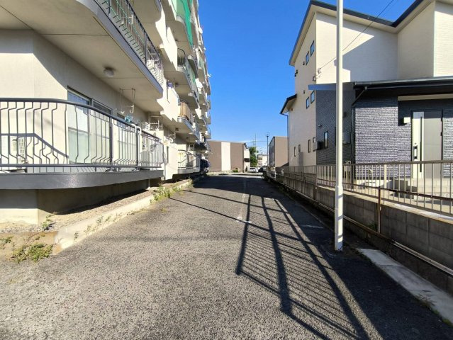 第一岡本ハイツの駐車場|駐車場入口