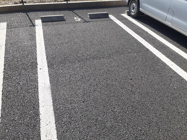 駐車場があるので、車を買う予定の方も安心です