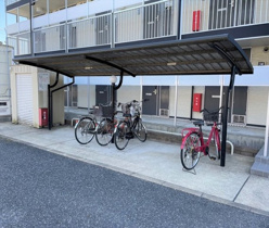 屋根付き駐輪場完備