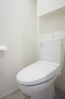 落ち着いた色調のトイレです