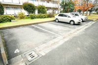 車をお持ちの方に嬉しい駐車場付きの物件です