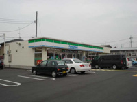 コンビニ（ファミリーマート）まで300ｍ