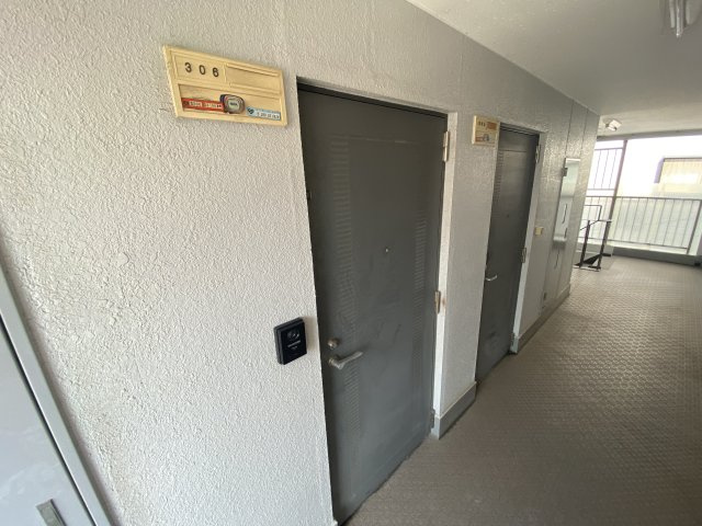 【玄関】 | フルグランデ日向町 | きれいな玄関です
