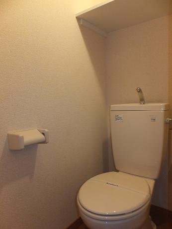 上部に収納棚付き