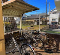 屋根付き駐輪場完備