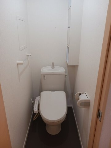 コンパクトで使いやすいトイレです