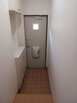収納もある玄関です