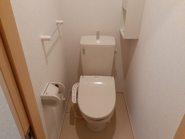 コンパクトで使いやすいトイレです