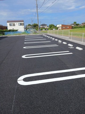 車をお持ちの方に嬉しい駐車場付きの物件です