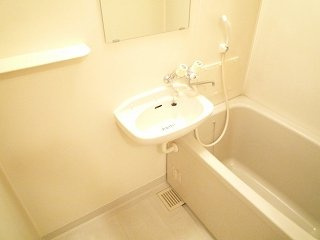 日々の疲れを癒すお風呂付です