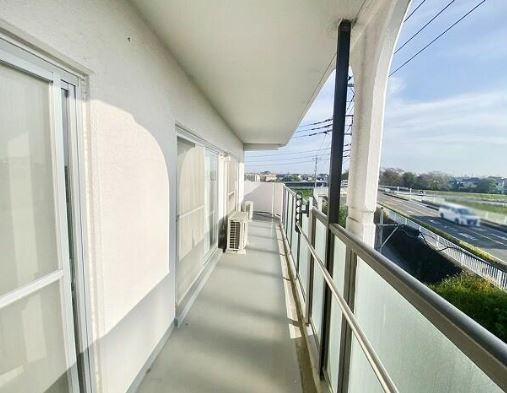 【中古マンション】ハイラーク川越のバルコニー|バルコニーは3面あります
