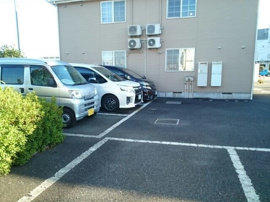 車をお持ちの方に嬉しい駐車場付きの物件です