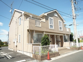 落ち着いた雰囲気の外観です