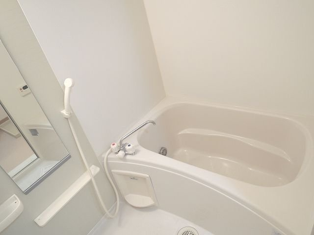 コンパクトで使いやすいお風呂です