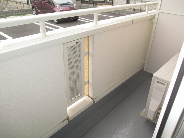 外からの目が気にならないバルコニーで洗濯物が干せます
