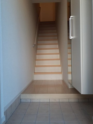 収納もある玄関です
