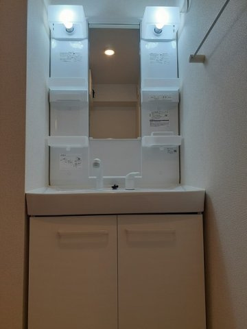 明るい洗面所です