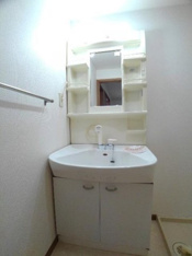 明るい洗面所です