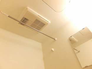 浴室換気乾燥機付きなので雨の日のお洗濯も安心です。