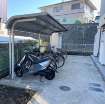 屋根付き駐輪場完備