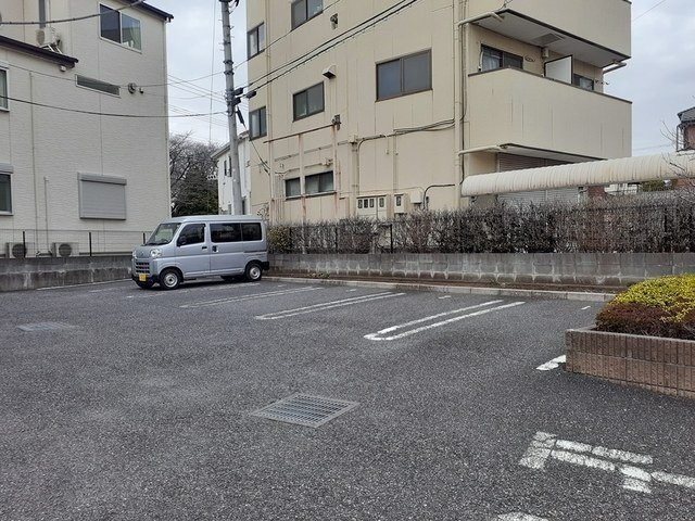 車をお持ちの方に嬉しい駐車場付きの物件です