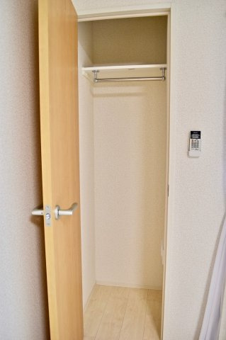 明るい色調の室内です