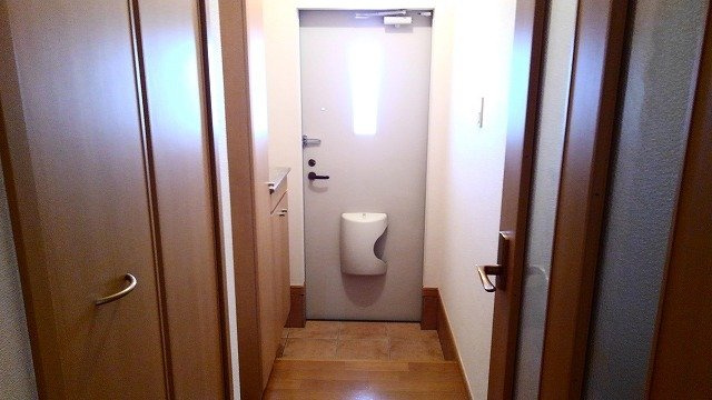 毎日通る玄関はこちらです