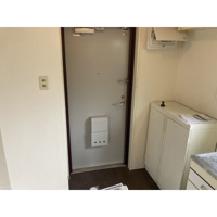 収納もある玄関です