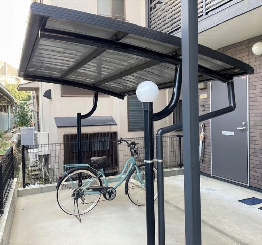 屋根付き駐輪場完備