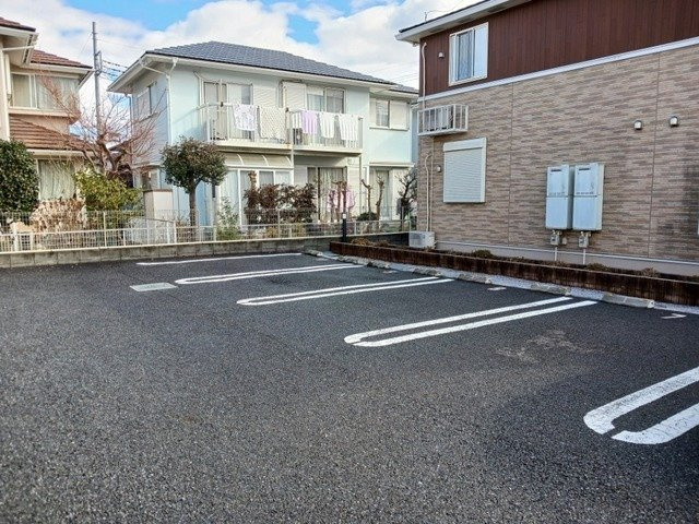 車をお持ちの方に嬉しい駐車場付きの物件です