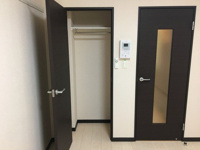 明るい色調の室内です