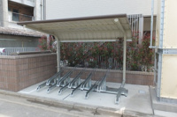 屋根付き駐輪場完備