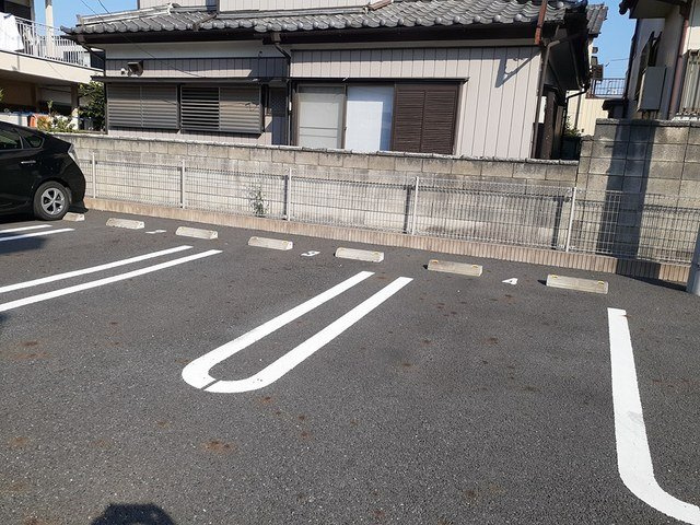 車をお持ちの方に嬉しい駐車場付きの物件です