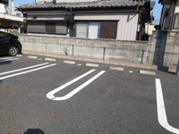 車をお持ちの方に嬉しい駐車場付きの物件です