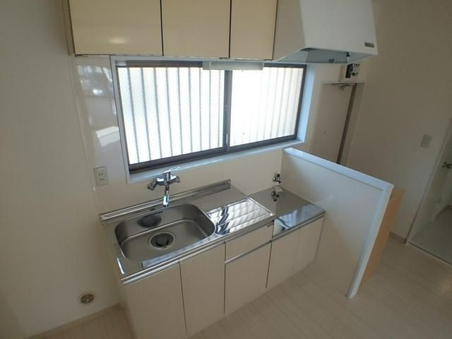 青梅市新町７丁目のアパートのキッチン