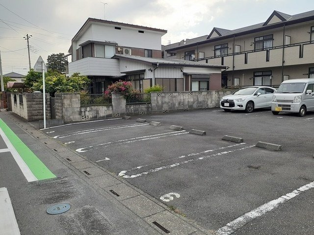 車をお持ちの方に嬉しい駐車場付きの物件です