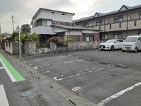 車をお持ちの方に嬉しい駐車場付きの物件です