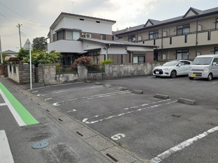 車をお持ちの方に嬉しい駐車場付きの物件です