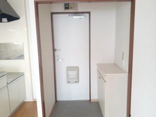 収納もある玄関です