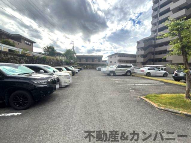 サーパス祝谷の駐車場|カースペースがあります