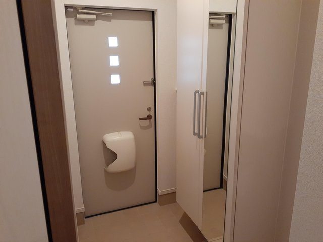 毎日通る玄関はこちらです