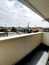 開放的で明るい空間を演出してくれるバルコニーです
