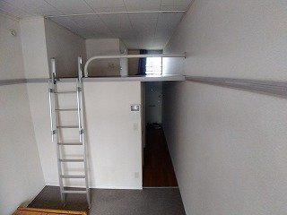 内装は落ち着いています