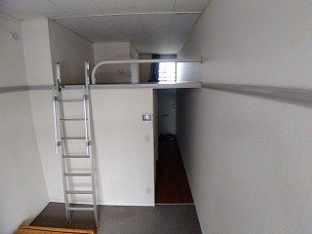 内装は落ち着いています
